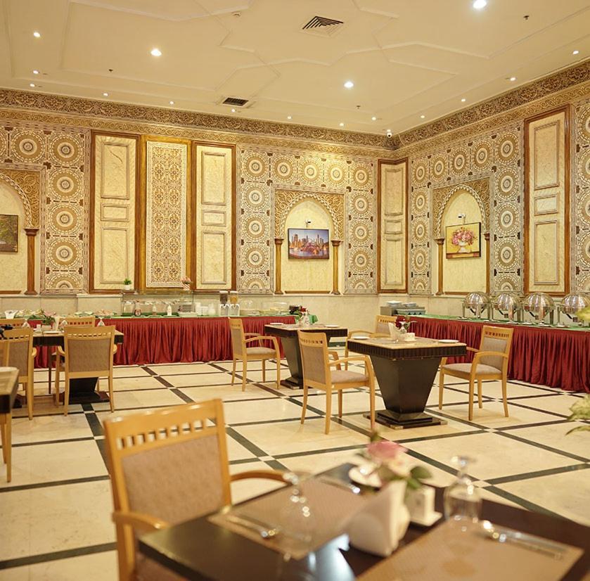 Crown Palace Hotel Ajman Exterior photo