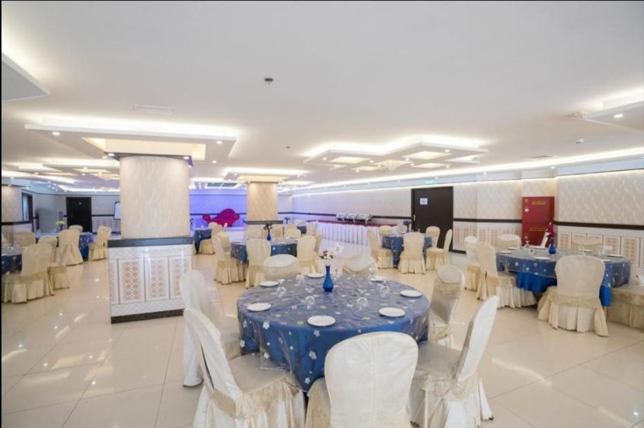 Crown Palace Hotel Ajman Exterior photo